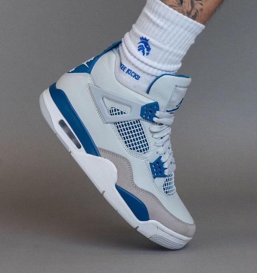 Air Jordan 4 Military Blue