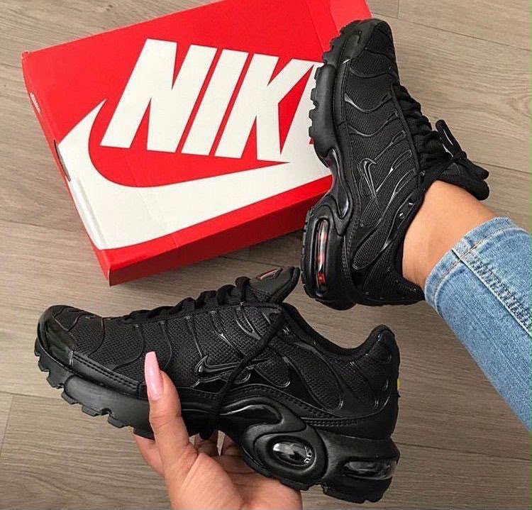 Nike Air Max Plus Triple Black